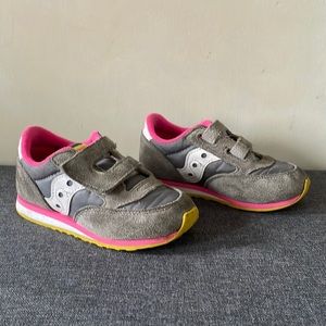 Sale! Saucony kids (size 9 toddler)